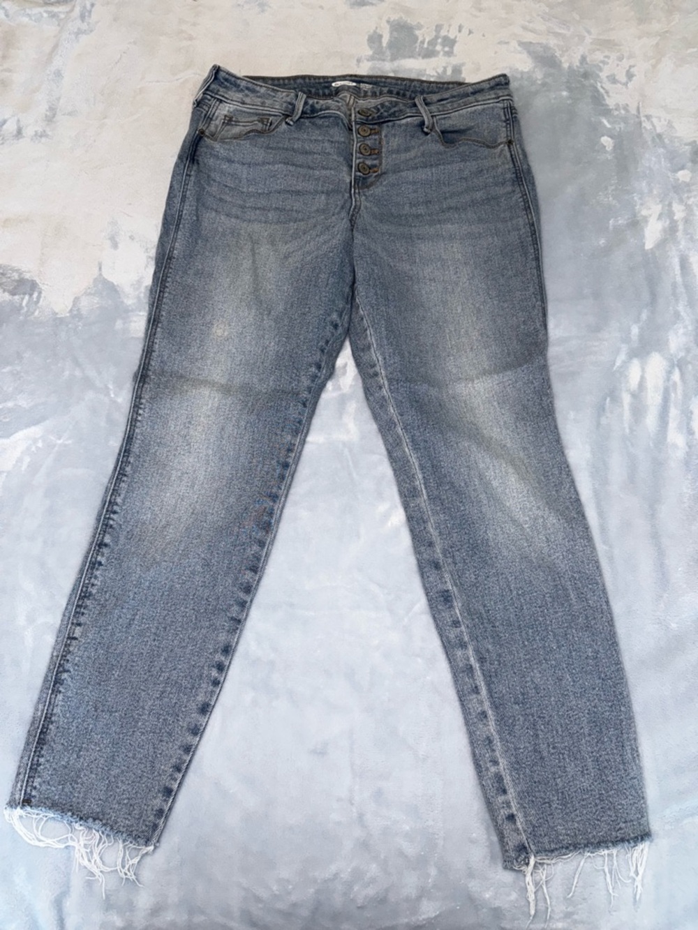 Old Navy Women's Cropped Button-Fly Jeans in Light Blue Denim